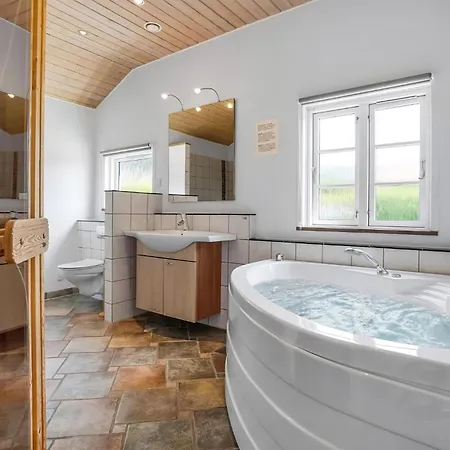 Vakantiehuis Gorgeous In With Sauna *